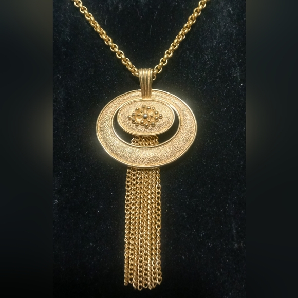 Avon Vintage Tassel Necklace - Picture 1 of 5